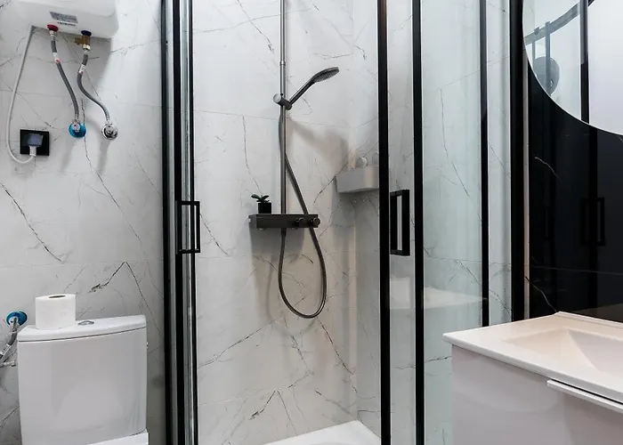 Wilson Park Serene By Bookinghost * Poznań