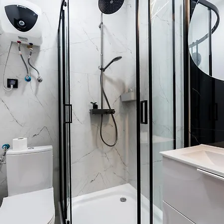 Wilson Park Serene By Bookinghost * Poznań