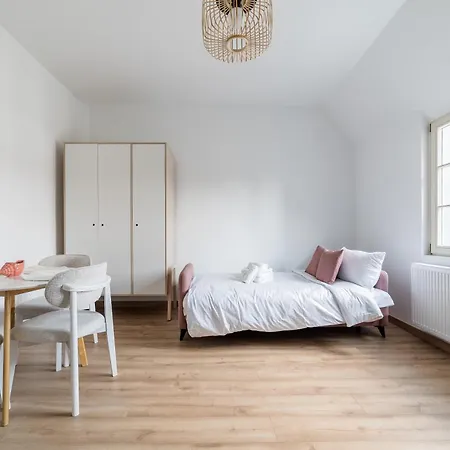 Wilson Park Serene By Bookinghost * Poznań